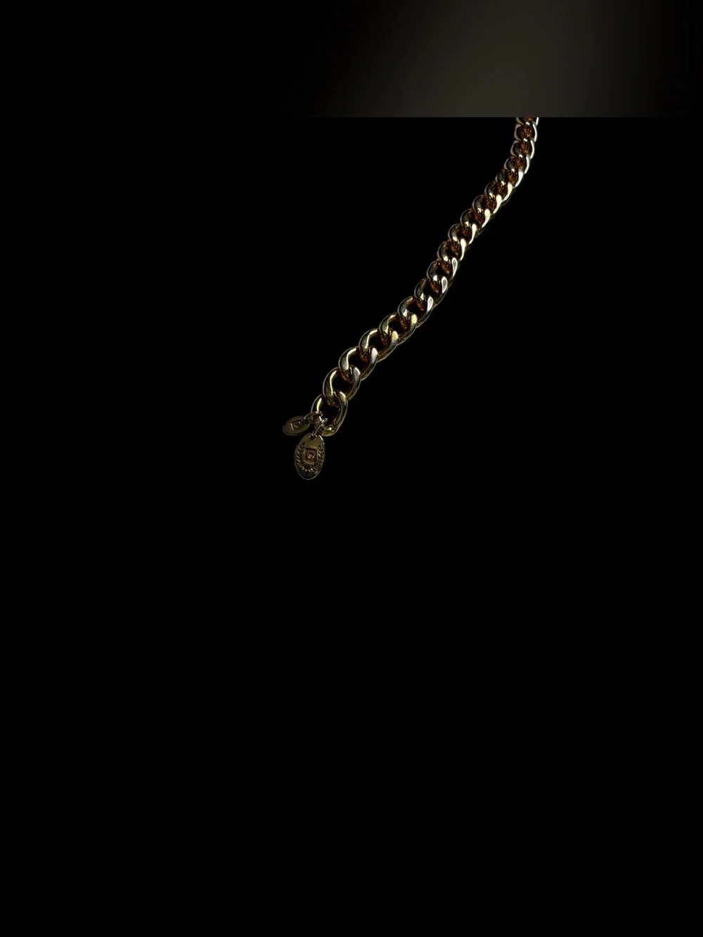 Vintage Liz Claiborne Gold Curb Chain Belt Crest Laurel Wreath Plaque Plated 90s